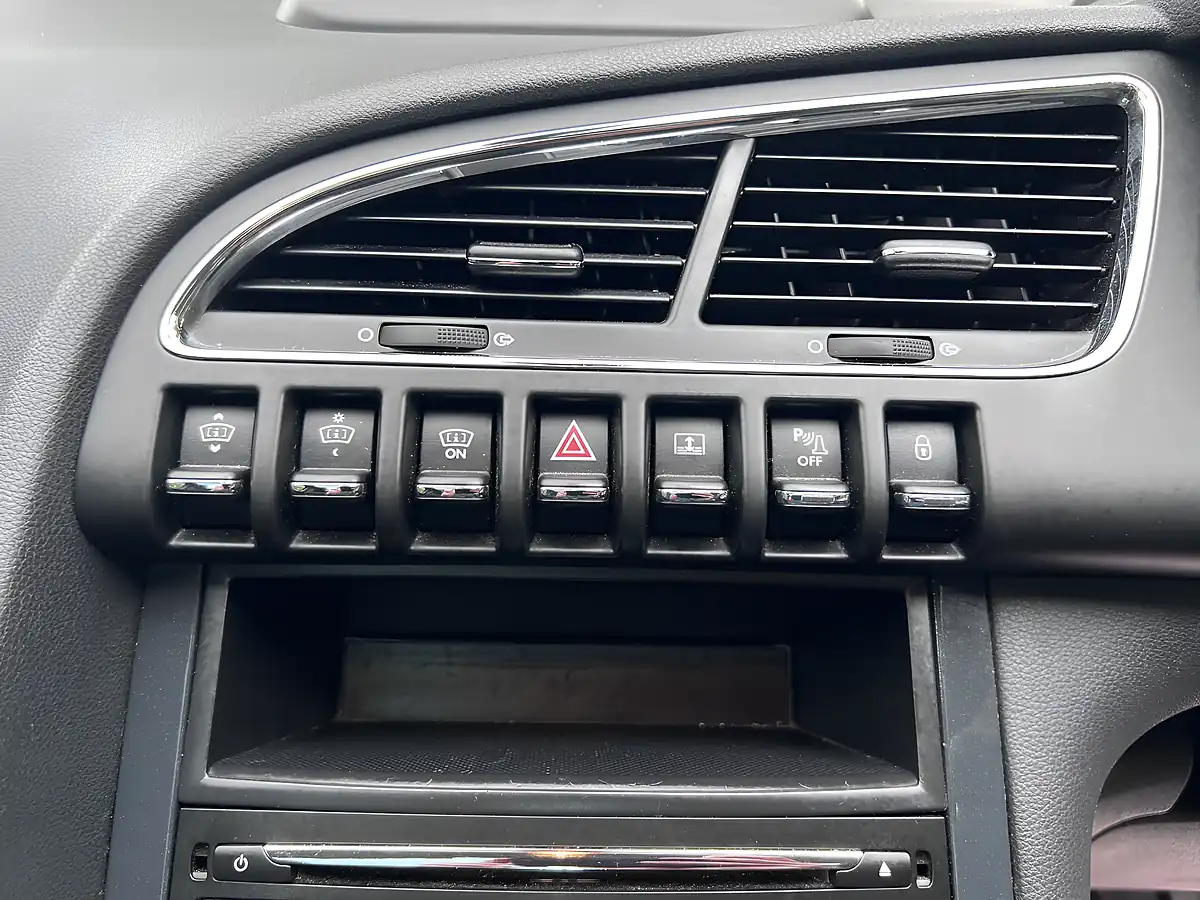 Used 2014 Peugeot 3008 Allure Blue - Interior and Exterior details 15