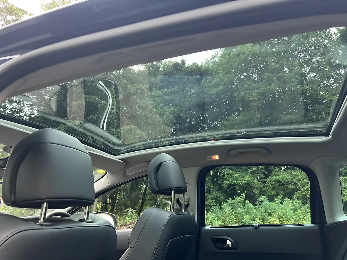 Used 2014 Peugeot 3008 Allure Blue - Interior and Exterior details 18