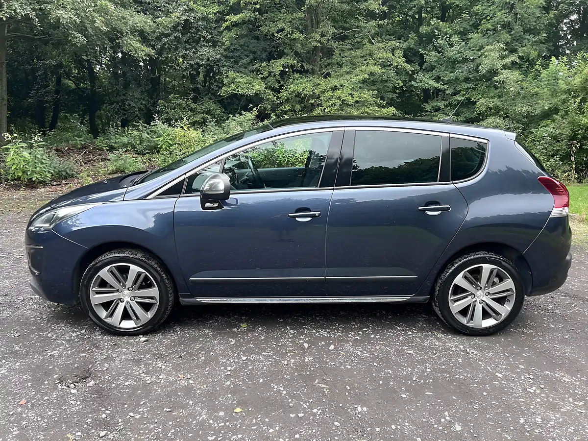 Used 2014 Peugeot 3008 Allure Blue - Interior and Exterior details 3