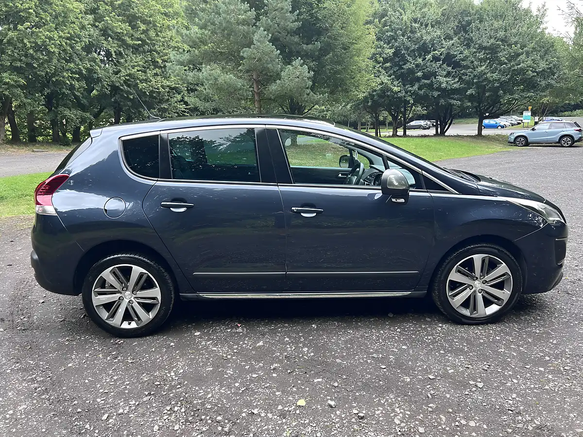 Used 2014 Peugeot 3008 Allure Blue - Interior and Exterior details 7