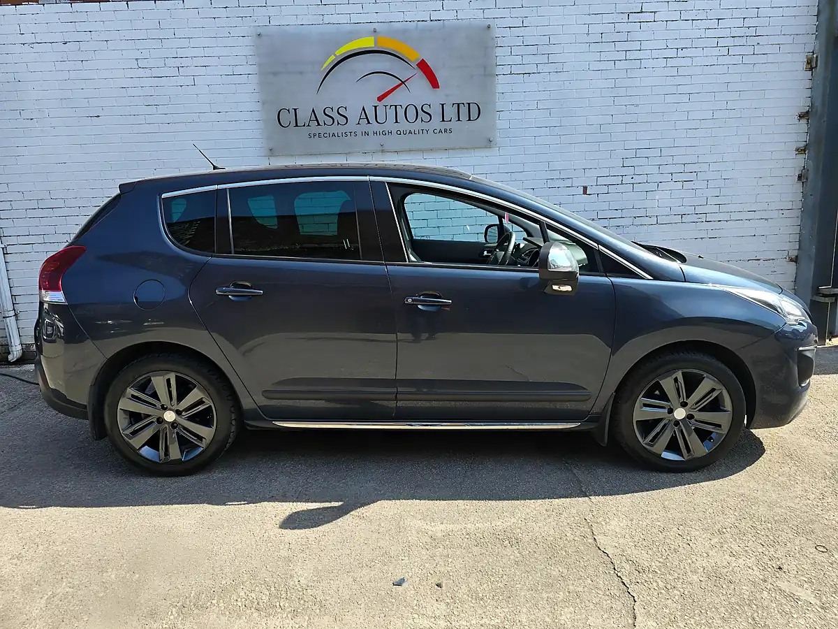 Used 2014 Peugeot 3008 Allure Blue - Interior and Exterior details 10