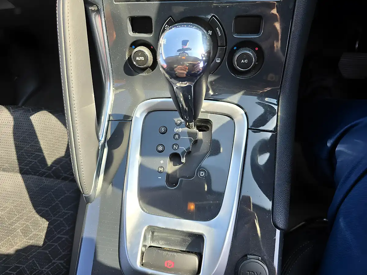 Used 2014 Peugeot 3008 Allure Blue - Interior and Exterior details 12