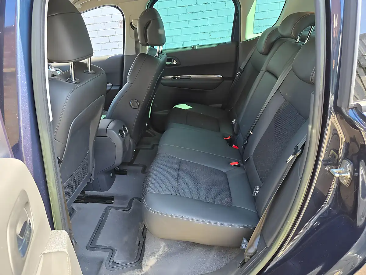 Used 2014 Peugeot 3008 Allure Blue - Interior and Exterior details 14