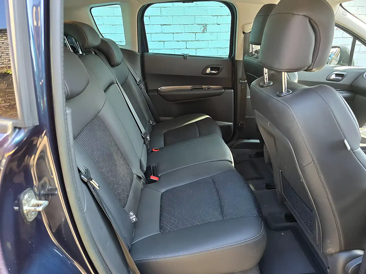 Used 2014 Peugeot 3008 Allure Blue - Interior and Exterior details 15