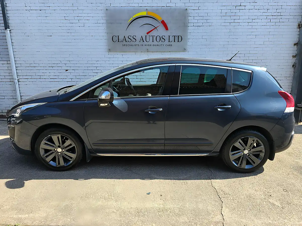 Used 2014 Peugeot 3008 Allure Blue - Interior and Exterior details 8