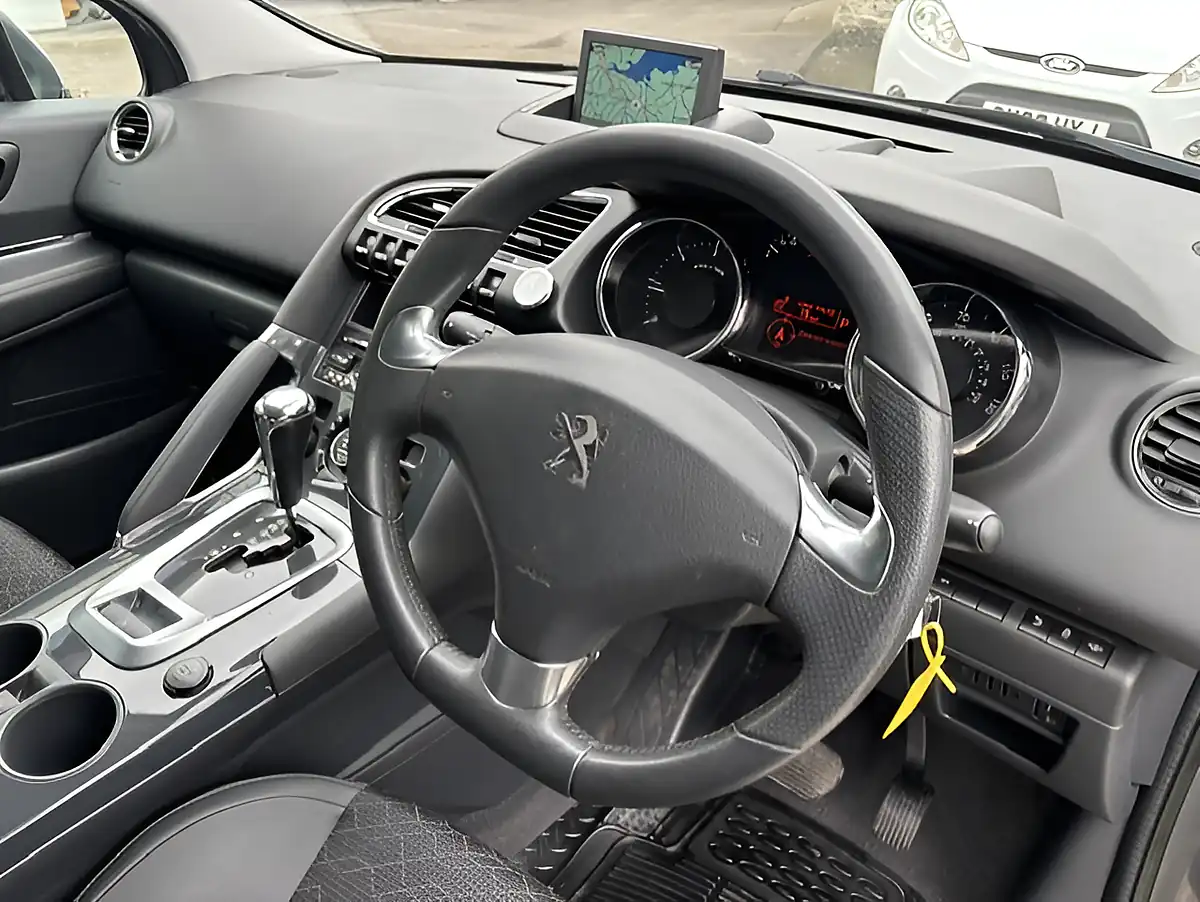 Used 2014 Peugeot 3008 Allure Grey - Interior and Exterior details 10