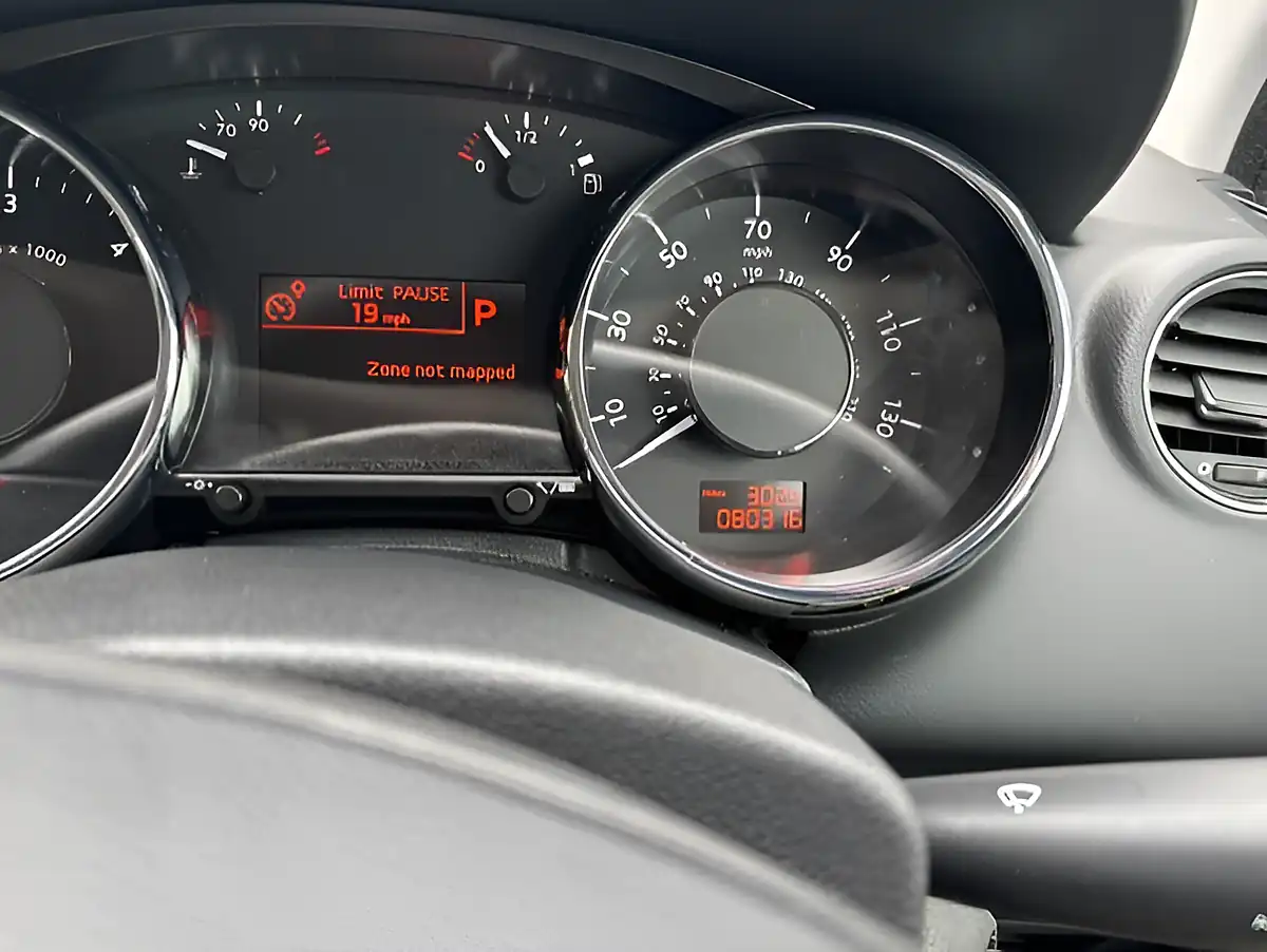 Used 2014 Peugeot 3008 Allure Grey - Interior and Exterior details 11