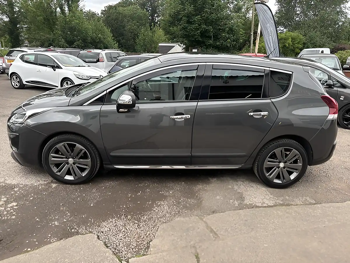 Used 2014 Peugeot 3008 Allure Grey - Interior and Exterior details 4