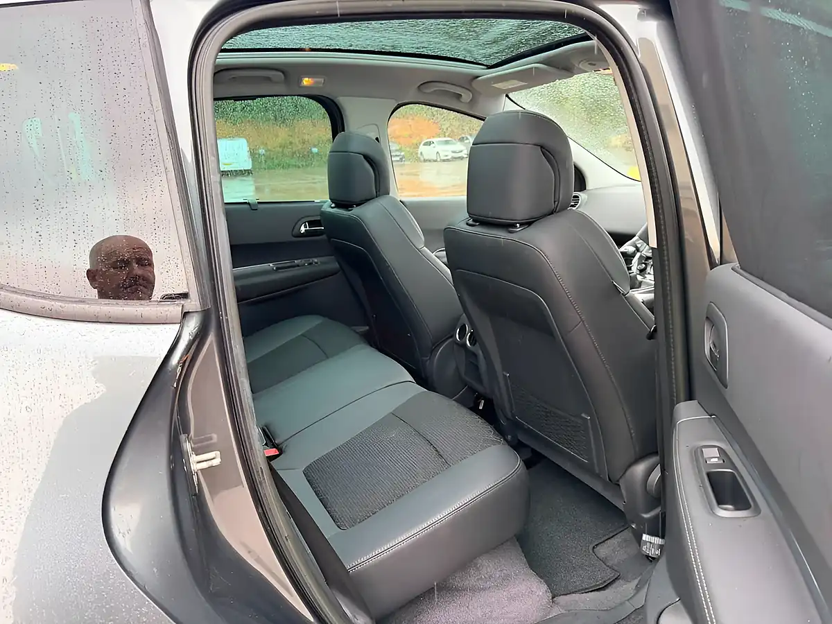 Used 2014 Peugeot 3008 Allure Grey - Interior and Exterior details 16