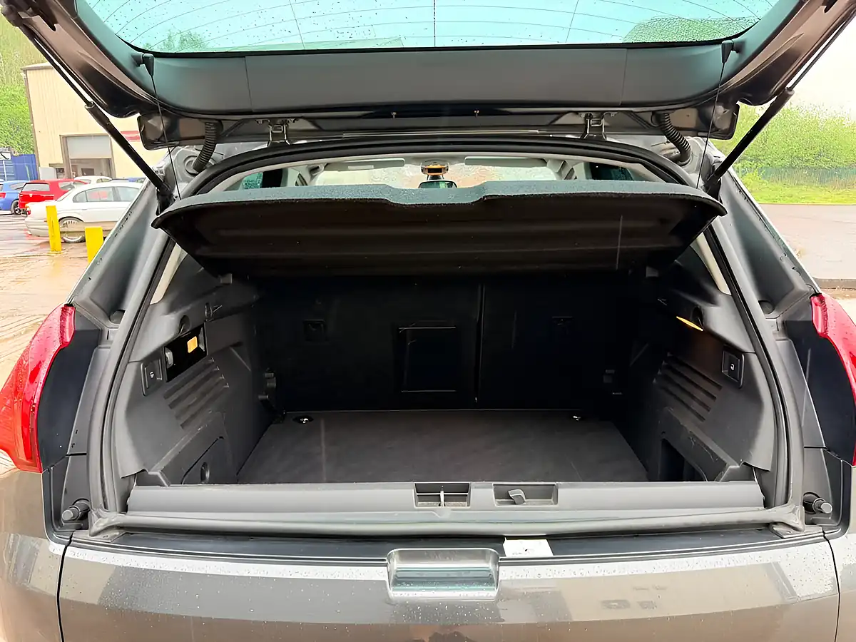 Used 2014 Peugeot 3008 Allure Grey - Interior and Exterior details 17