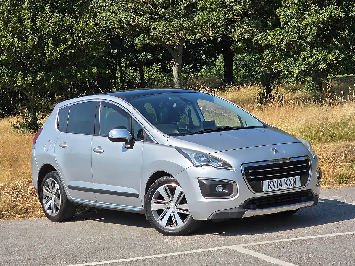 Used 2014 Peugeot 3008 Allure Silver - Front View