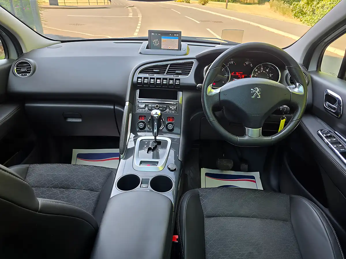 Used 2014 Peugeot 3008 Allure Silver - Interior and Exterior details 11