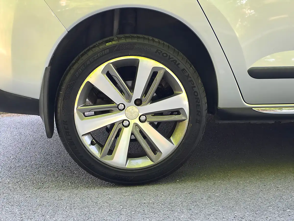 Used 2014 Peugeot 3008 Allure Silver - Interior and Exterior details 18