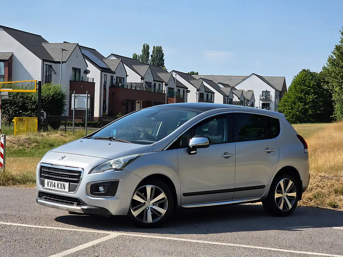 Used 2014 Peugeot 3008 Allure Silver - Interior and Exterior details 3