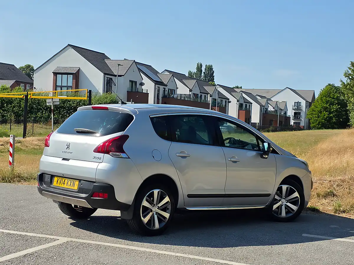 Used 2014 Peugeot 3008 Allure Silver - Interior and Exterior details 7