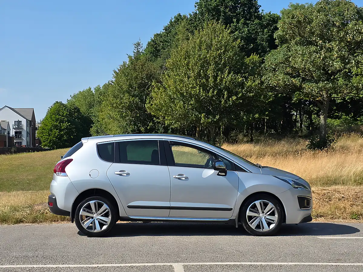 Used 2014 Peugeot 3008 Allure Silver - Interior and Exterior details 8