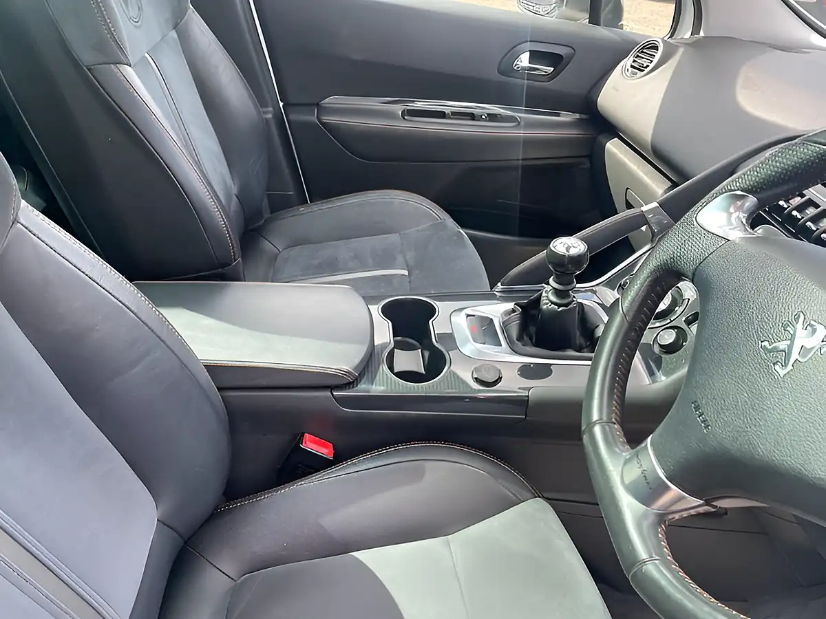 Used 2014 Peugeot 3008 Crossway White - Interior and Exterior details 10