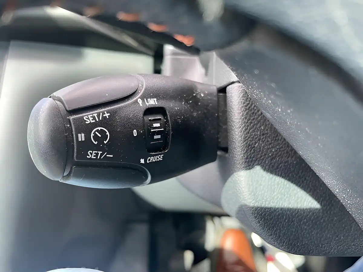 Used 2014 Peugeot 3008 Crossway White - Interior and Exterior details 15