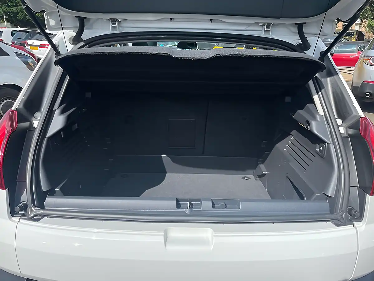 Used 2014 Peugeot 3008 Crossway White - Interior and Exterior details 17