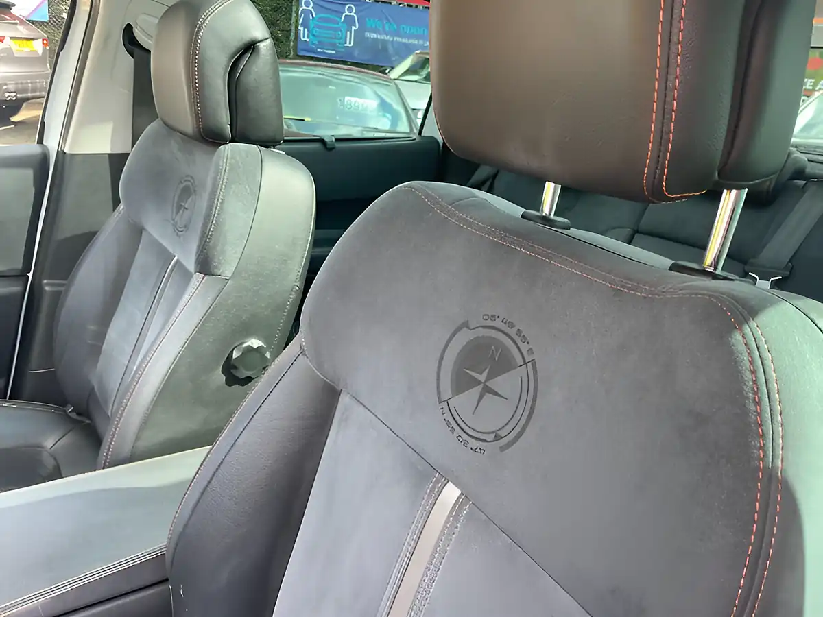 Used 2014 Peugeot 3008 Crossway White - Interior and Exterior details 19