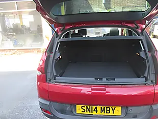 Used 2014 Peugeot 3008 Red - Interior and Exterior details 6