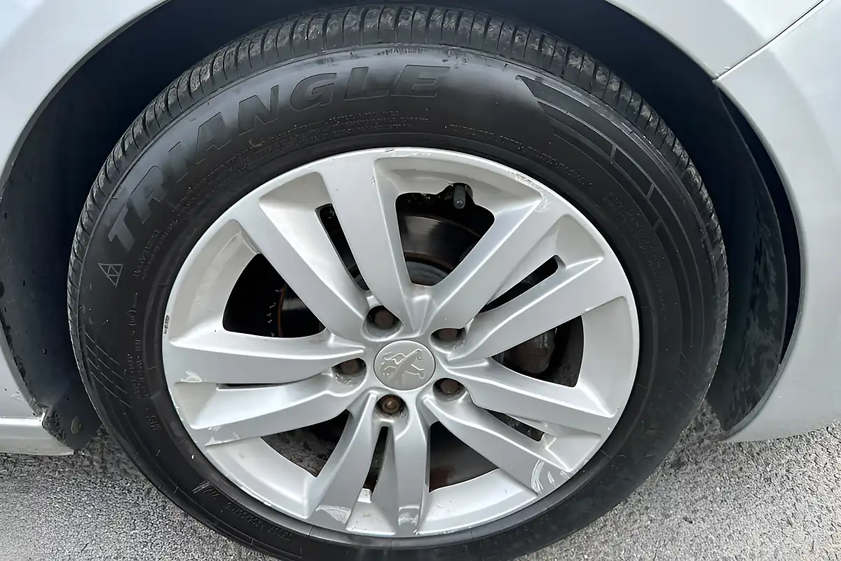 Used 2014 Peugeot 308 Active Silver - Interior and Exterior details 10