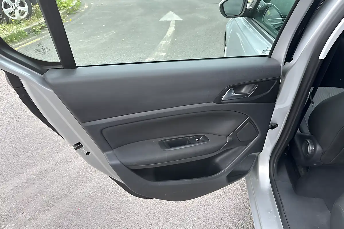 Used 2014 Peugeot 308 Active Silver - Interior and Exterior details 18