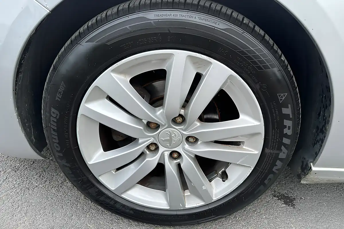 Used 2014 Peugeot 308 Active Silver - Interior and Exterior details 20