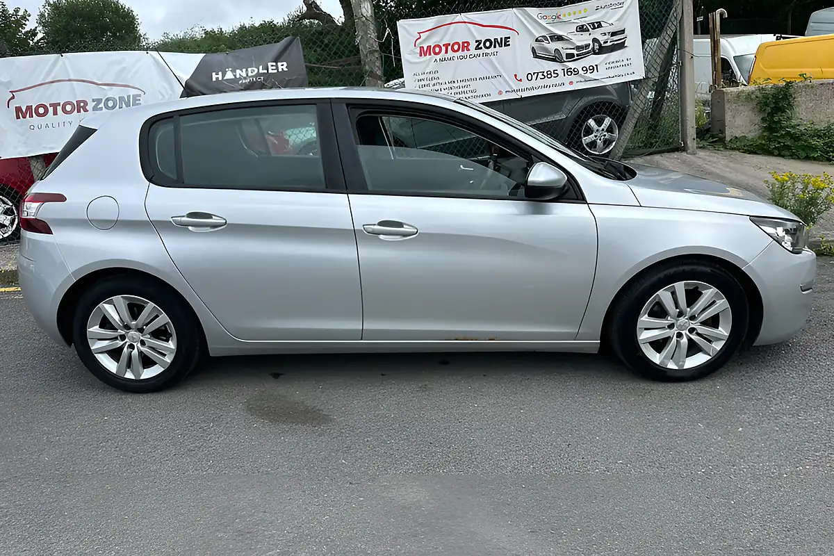 Used 2014 Peugeot 308 Active Silver - Interior and Exterior details 4