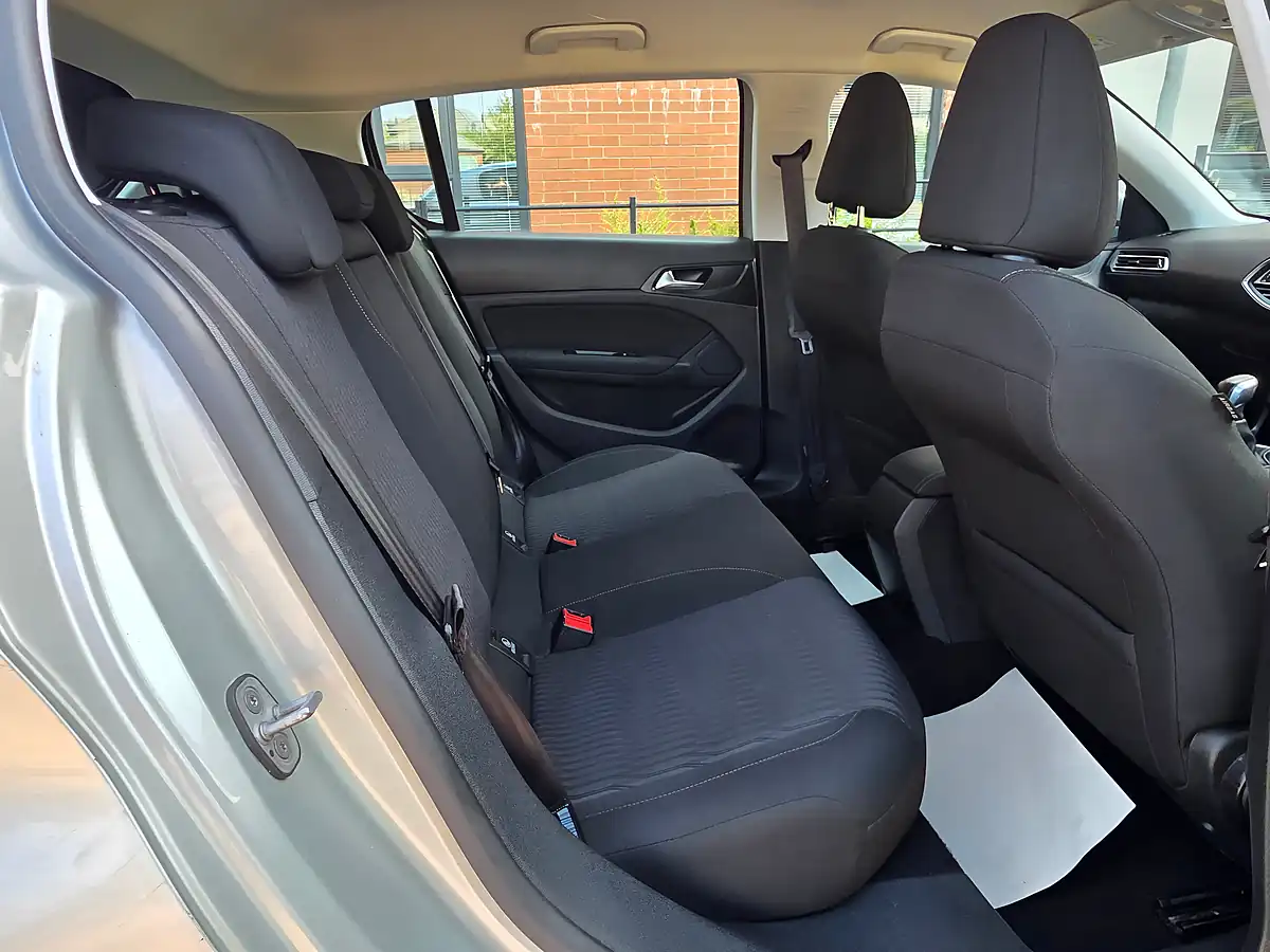 Used 2014 Peugeot 308 Active Silver - Interior and Exterior details 11