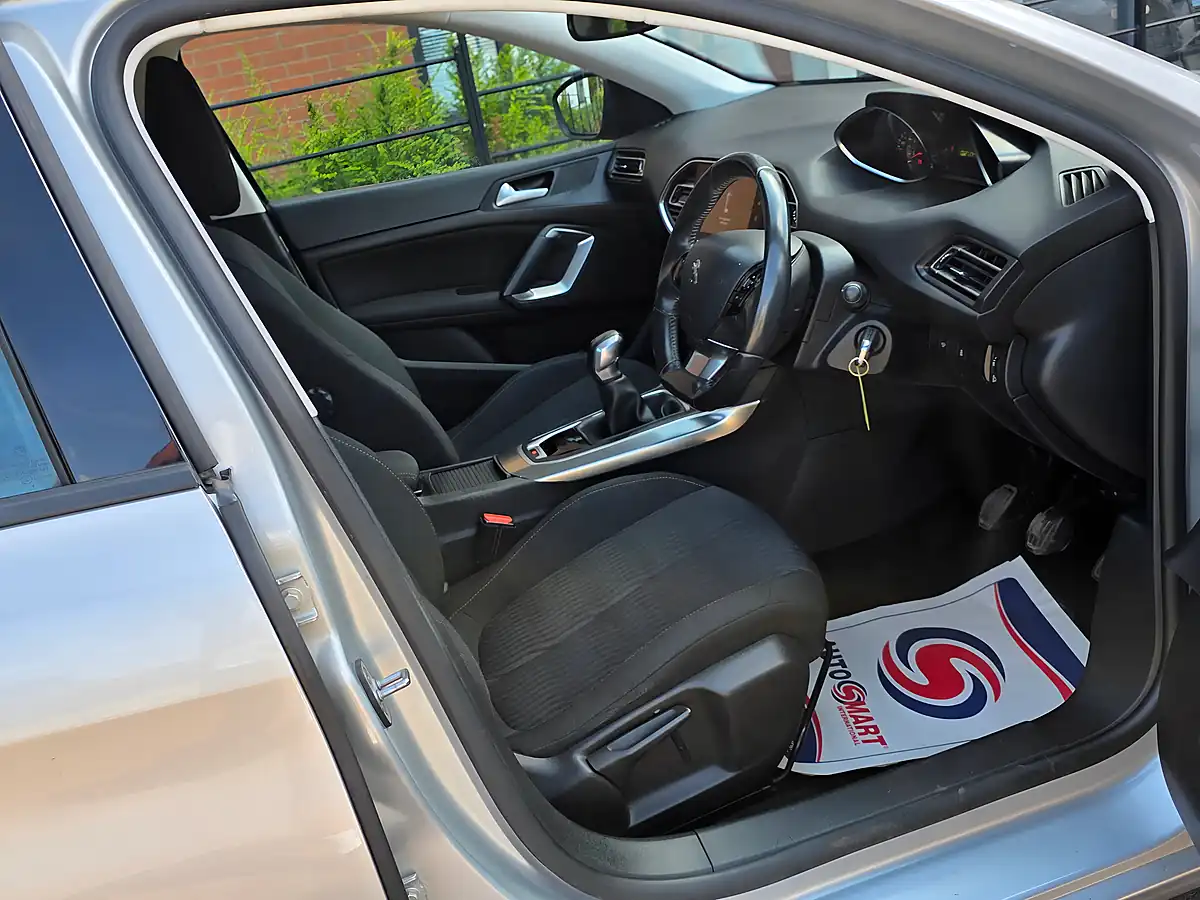 Used 2014 Peugeot 308 Active Silver - Interior and Exterior details 13