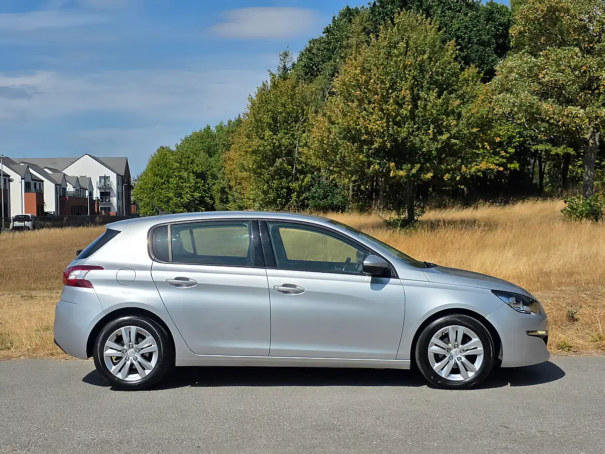 Used 2014 Peugeot 308 Active Silver - Interior and Exterior details 8