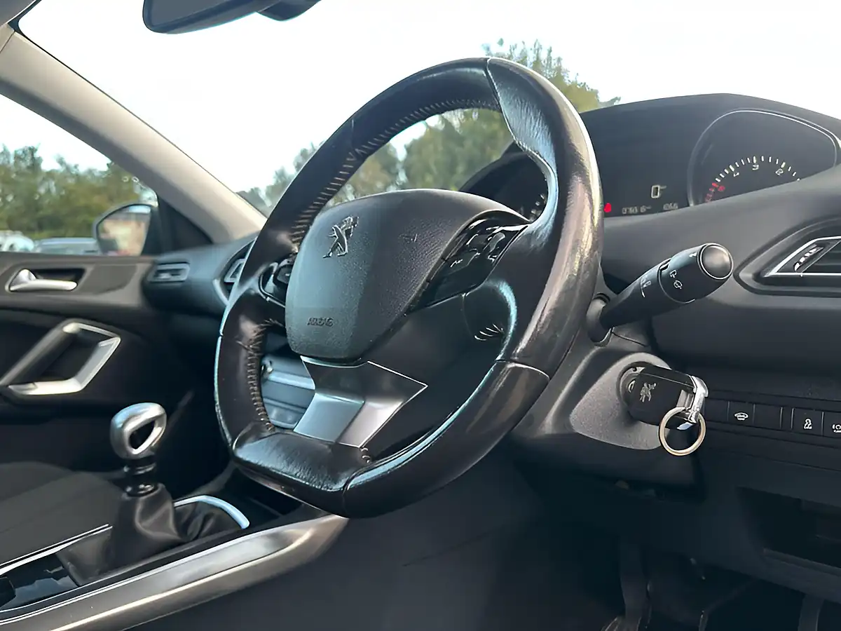 Used 2014 Peugeot 308 Active White - Interior and Exterior details 13