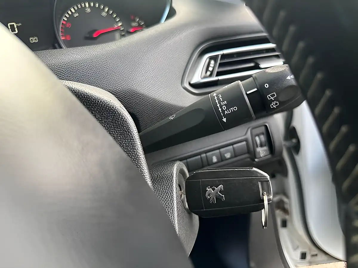 Used 2014 Peugeot 308 Active White - Interior and Exterior details 17
