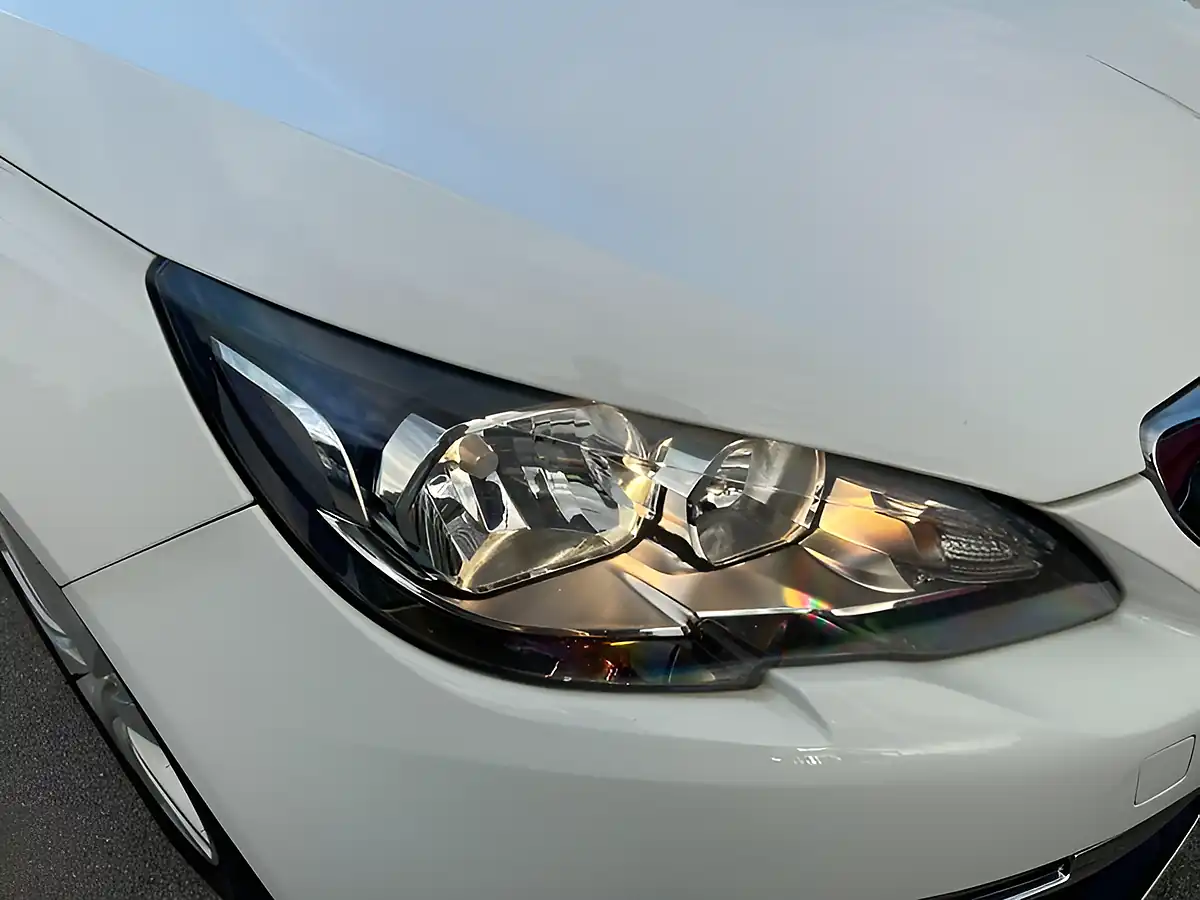 Used 2014 Peugeot 308 Active White - Interior and Exterior details 8