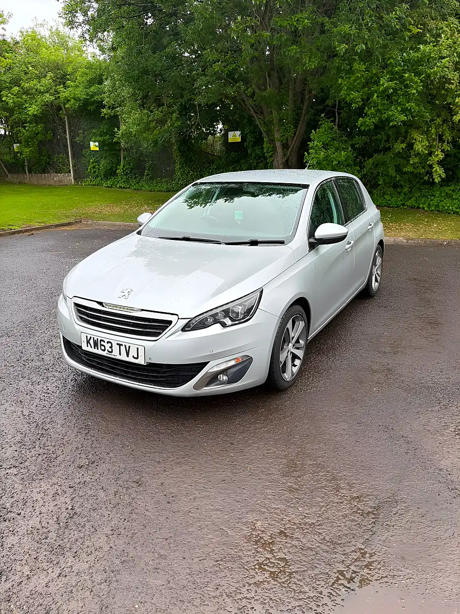 Used 2014 Peugeot 308 Allure Silver - Front View