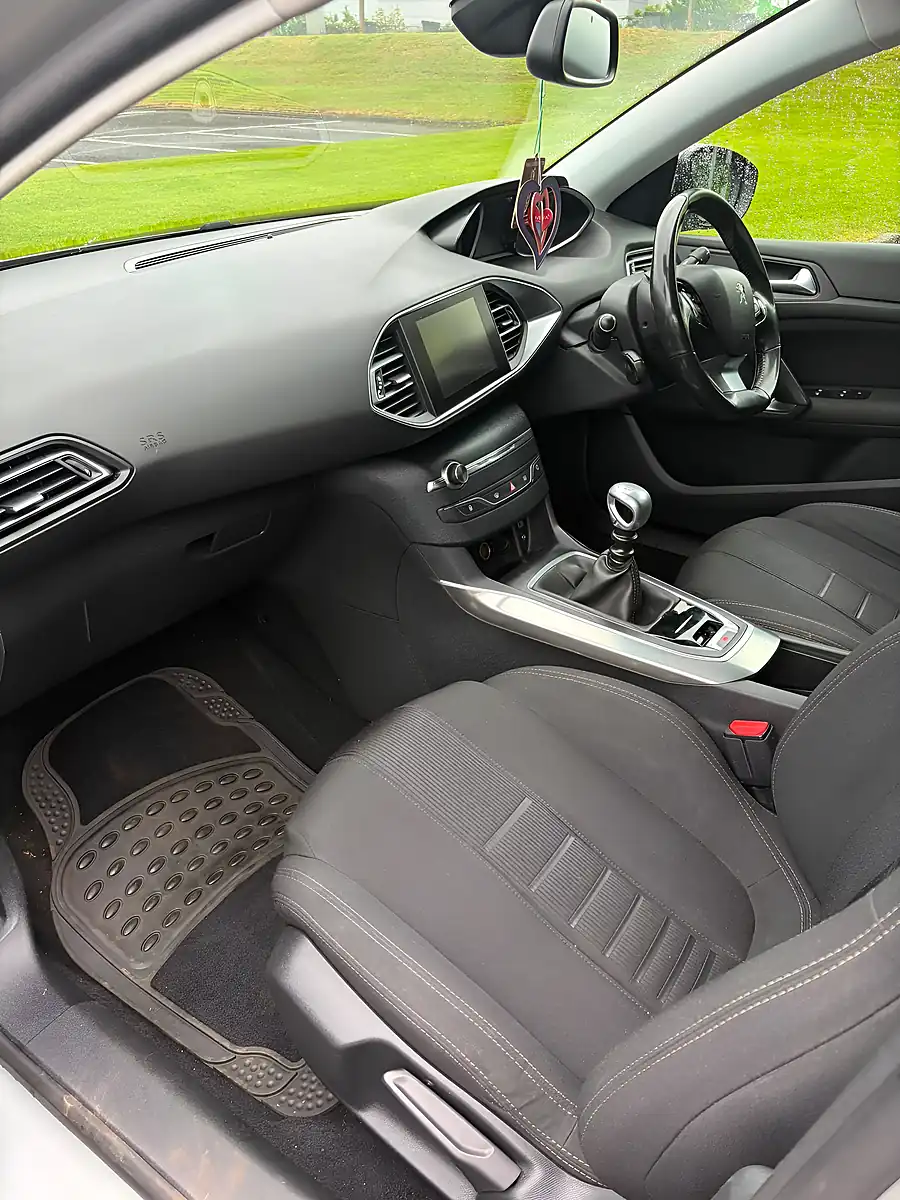 Used 2014 Peugeot 308 Allure Silver - Interior and Exterior details 12