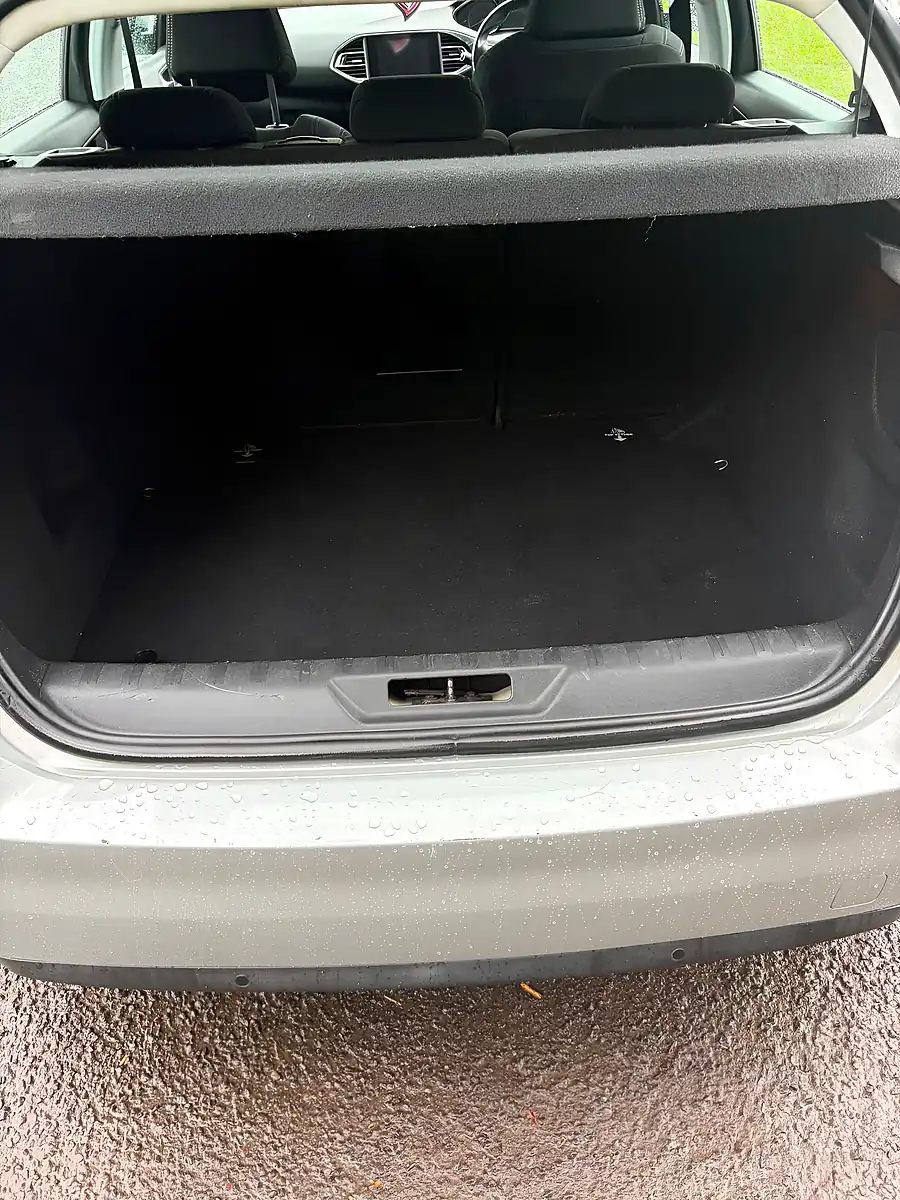 Used 2014 Peugeot 308 Allure Silver - Interior and Exterior details 5