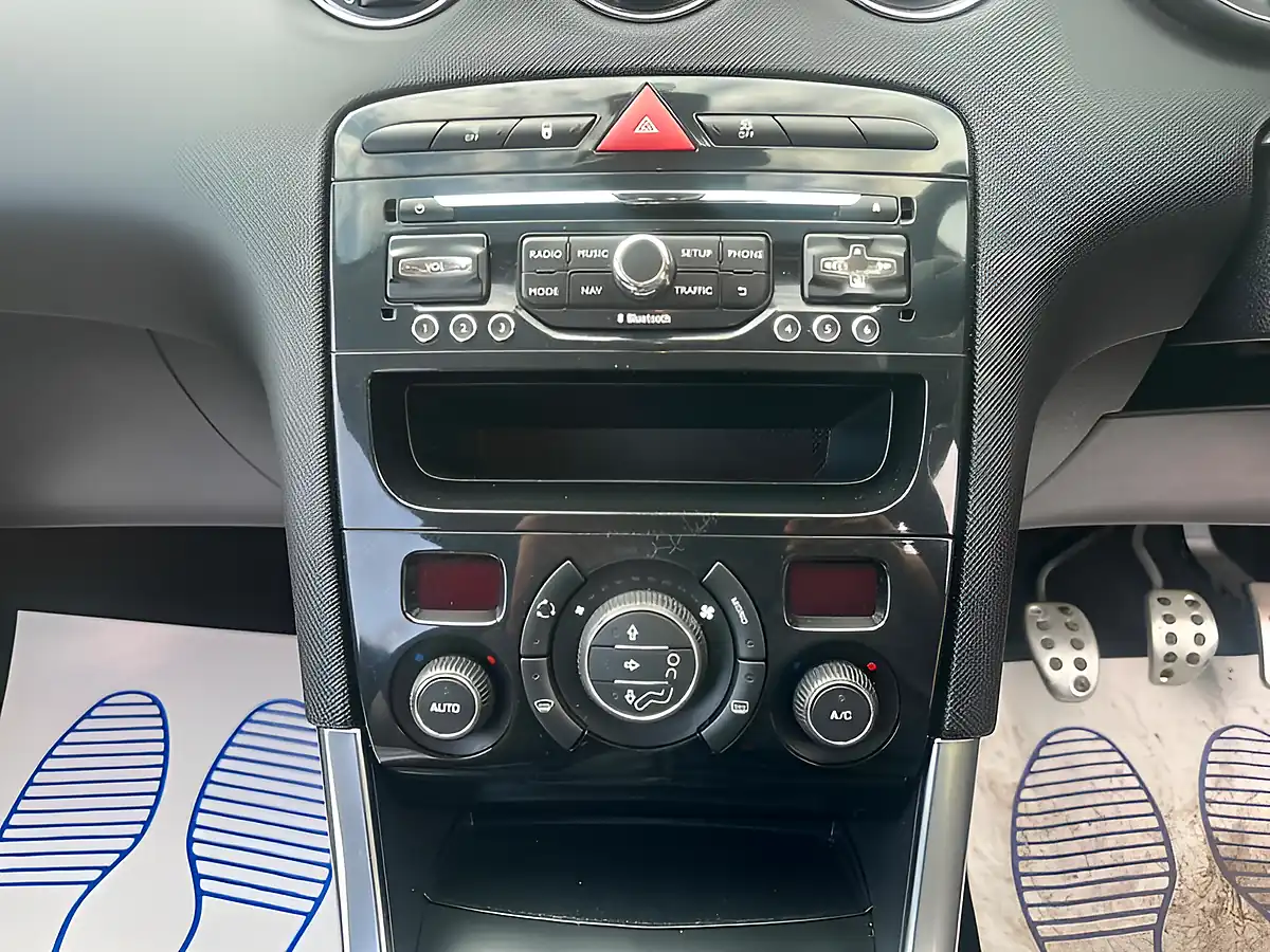Used 2014 Peugeot 308 Cc Active Red - Interior and Exterior details 18