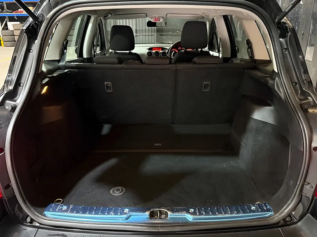 Used 2014 Peugeot 308 Sw Access Black - Interior and Exterior details 12