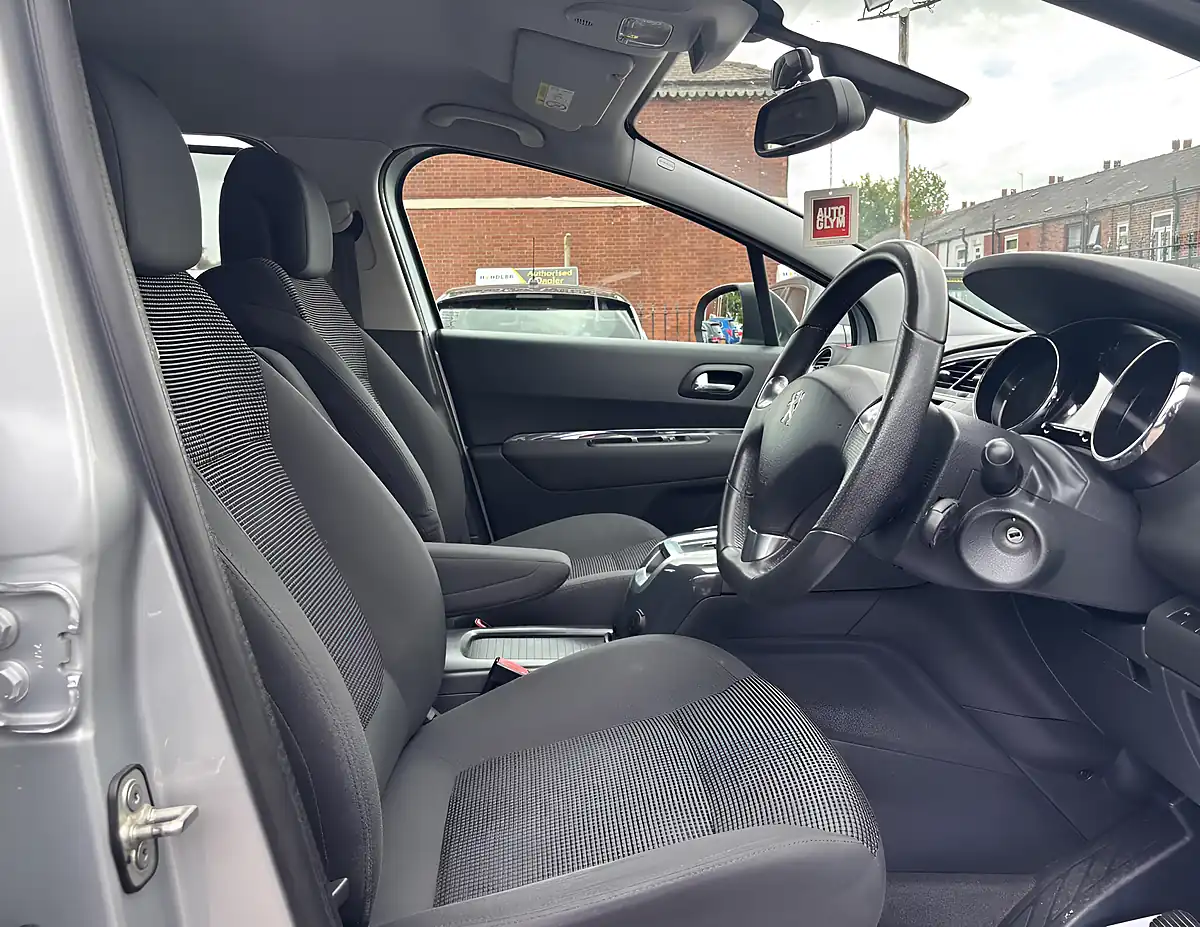 Used 2014 Peugeot 5008 Active Silver - Interior and Exterior details 10