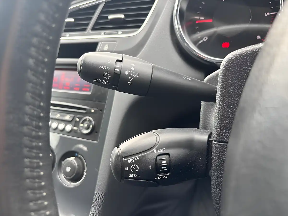 Used 2014 Peugeot 5008 Active Silver - Interior and Exterior details 11