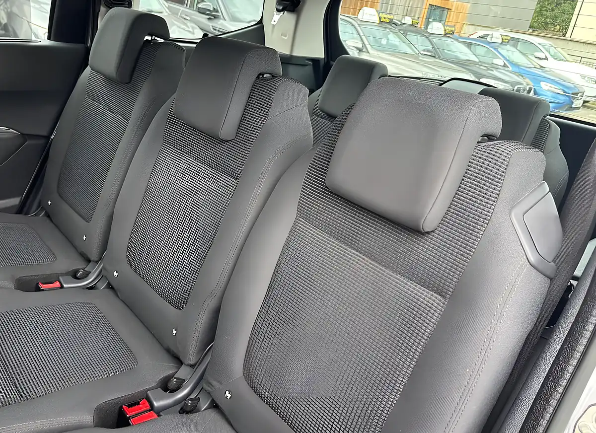 Used 2014 Peugeot 5008 Active Silver - Interior and Exterior details 13