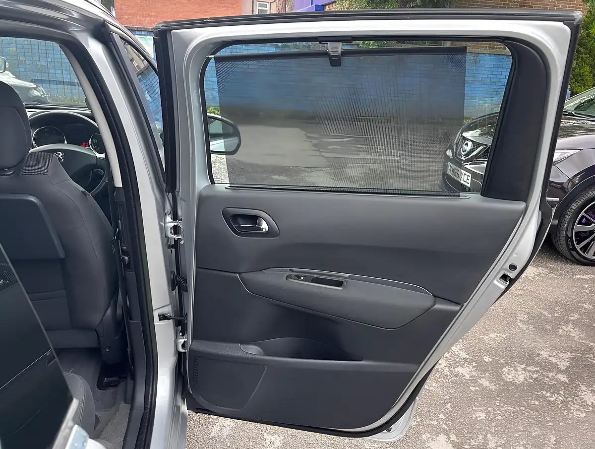 Used 2014 Peugeot 5008 Active Silver - Interior and Exterior details 14