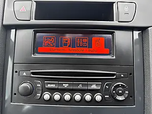 Used 2014 Peugeot 5008 Active Silver - Interior and Exterior details 16