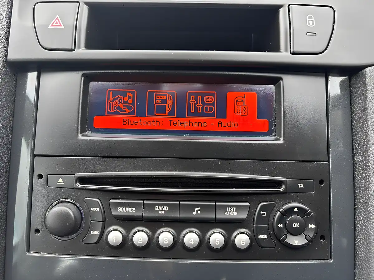 Used 2014 Peugeot 5008 Active Silver - Interior and Exterior details 16