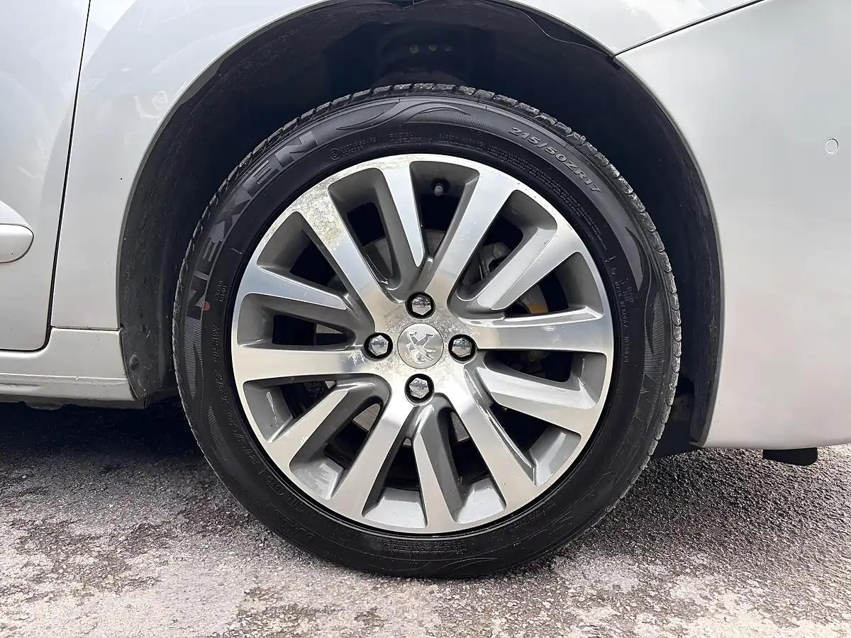 Used 2014 Peugeot 5008 Active Silver - Interior and Exterior details 20