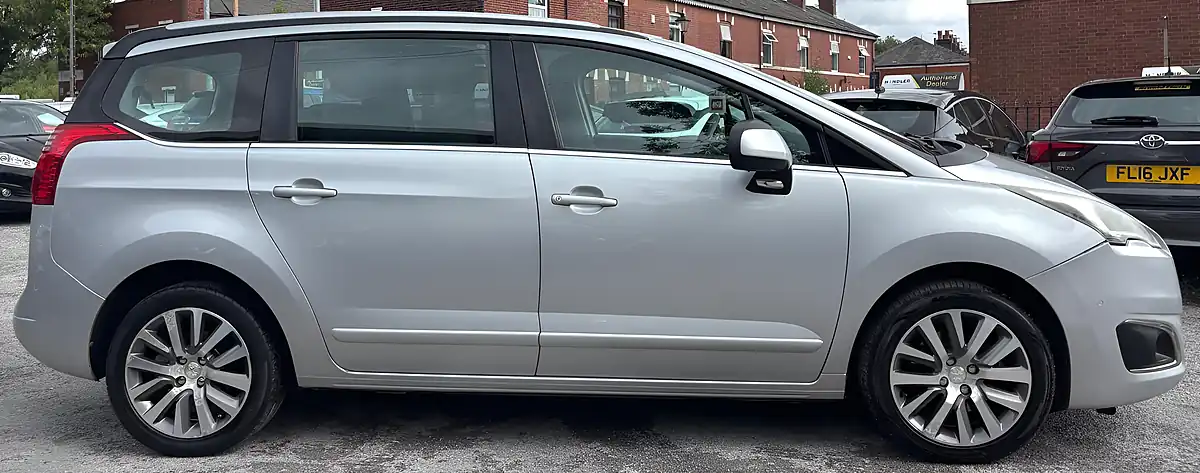Used 2014 Peugeot 5008 Active Silver - Interior and Exterior details 9