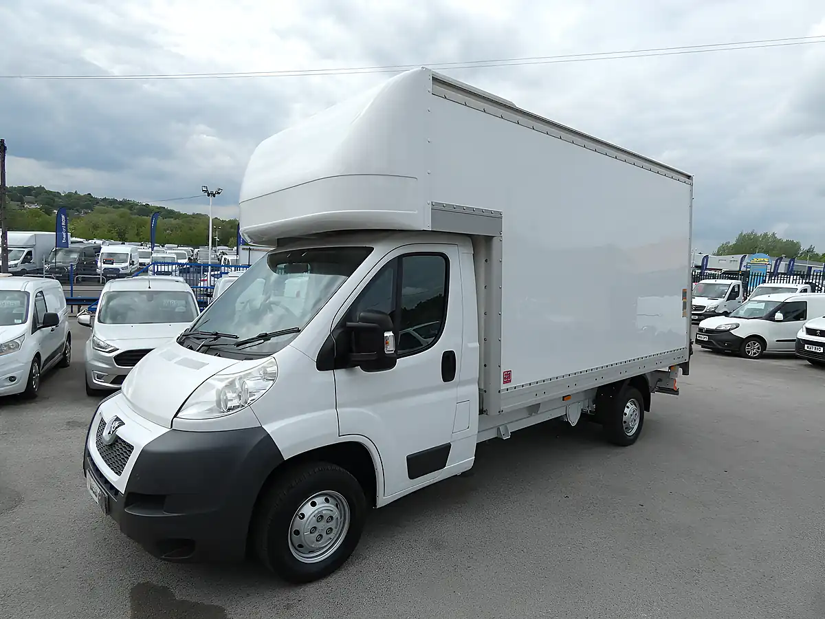 Used 2014 Peugeot Boxer Luton With Tail Lift White - Interior and Exterior details 12