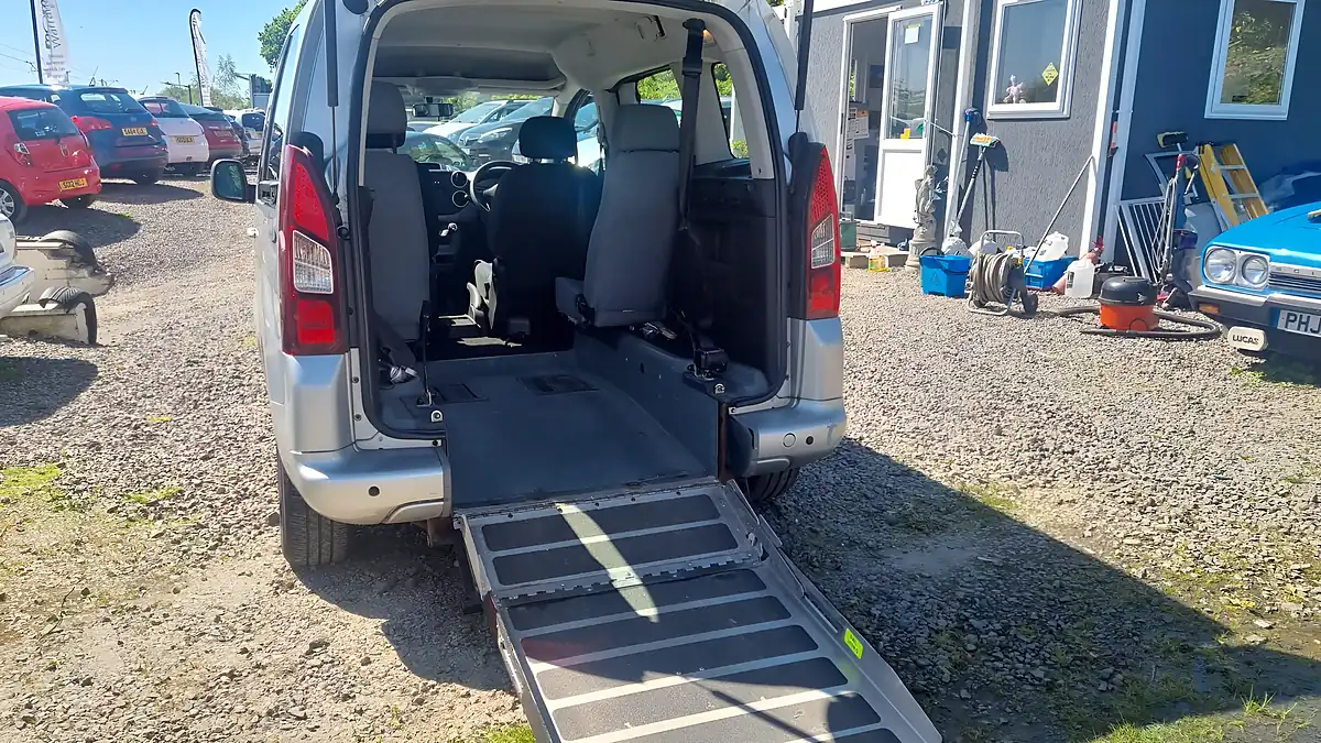 Used 2014 Peugeot Horizon S Silver - Interior and Exterior details 7